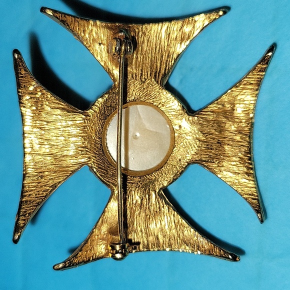 Vintage Gold and Pearl Chanel Style Brooch - Picture 2 of 2